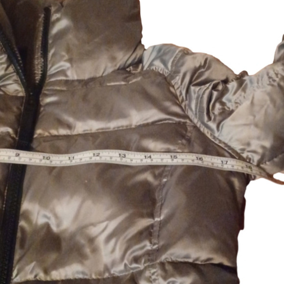 13/ NYC  Silver Puffer coat. Size xs. Couple tiny flaws. Soft, beautiful Jacket. - Picture 13 of 16